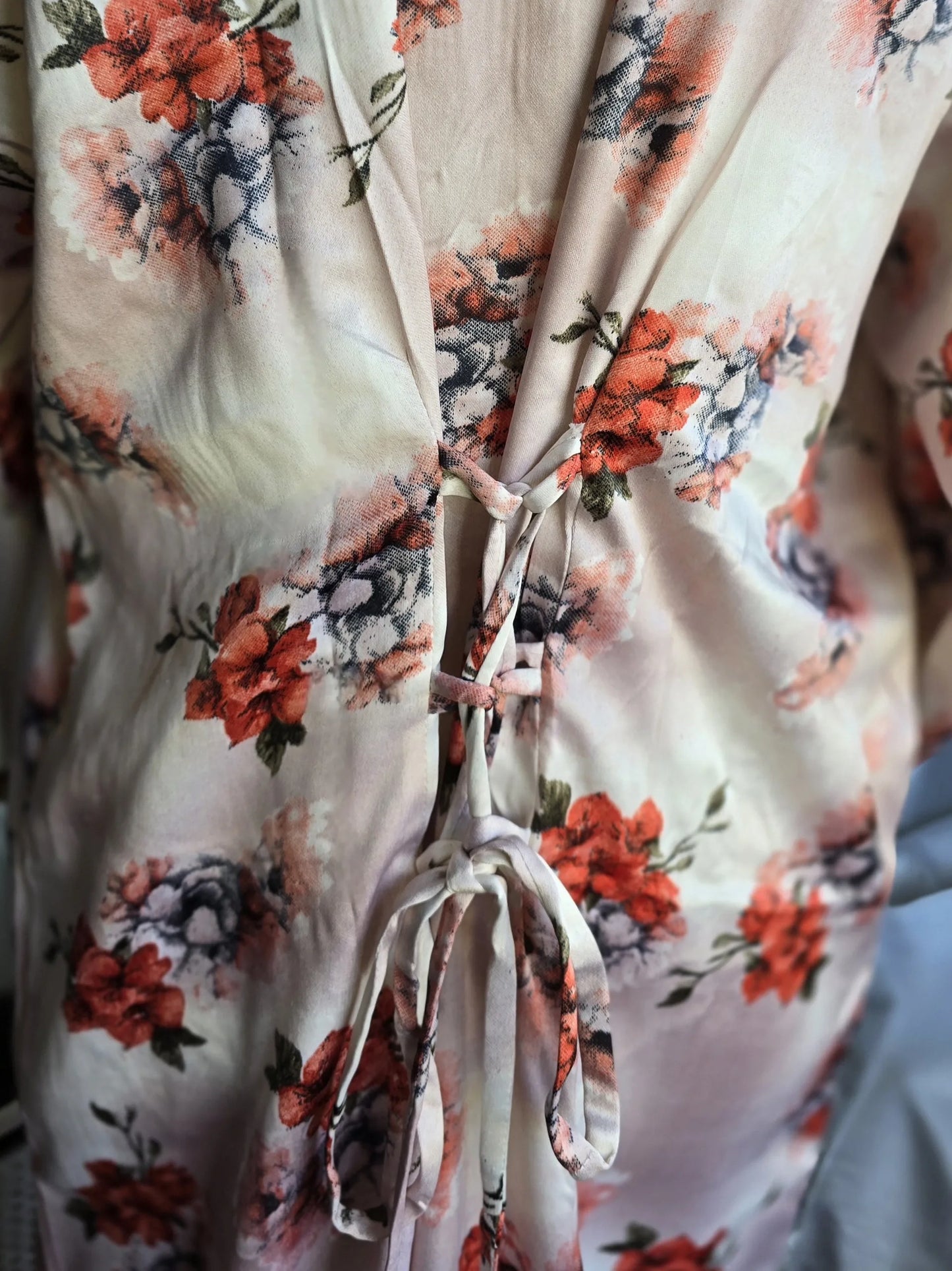 Emiratisk kaftan with embroidery