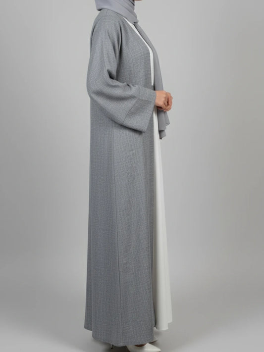 Grå tvådelad abaya med vit innerslip – Lyxig Dubai-design