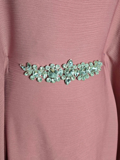 عباية فراشة فاخرة مع تطريز فاخر من الأحجار عند الخصر وحزام داخلي مخفي