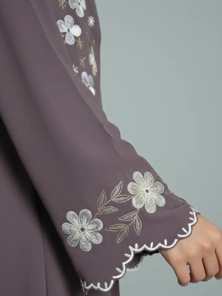 Modern kimono abaya med elegant midjebrodyr och lång innerklänning för kvinnor