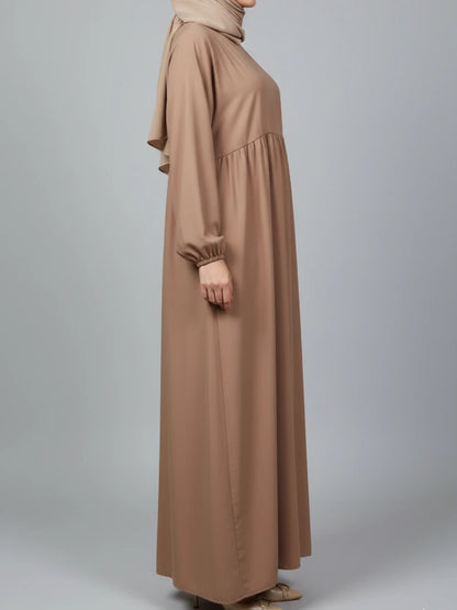 Elegant brown closed abaya with long modest cut and premium fabric, ideal as an Eid abaya or everyday abaya dress. Shop this nice abaya online in Sweden, Norway, and Denmark.