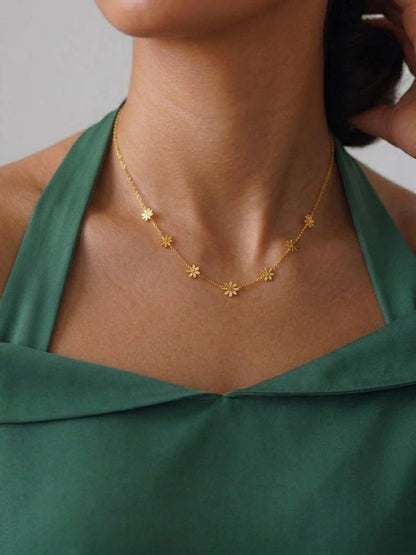 PVD 18K guldpläterat halsband med blomformad berlock i rostfritt stål