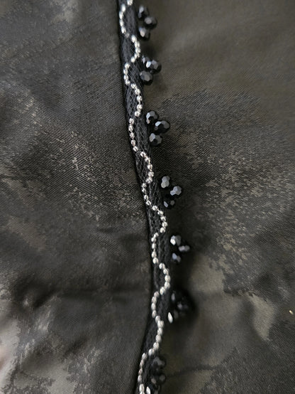 Butterfly abaya med detaljerat broderi och lyxigt Jacquard Satin Blend-tyg