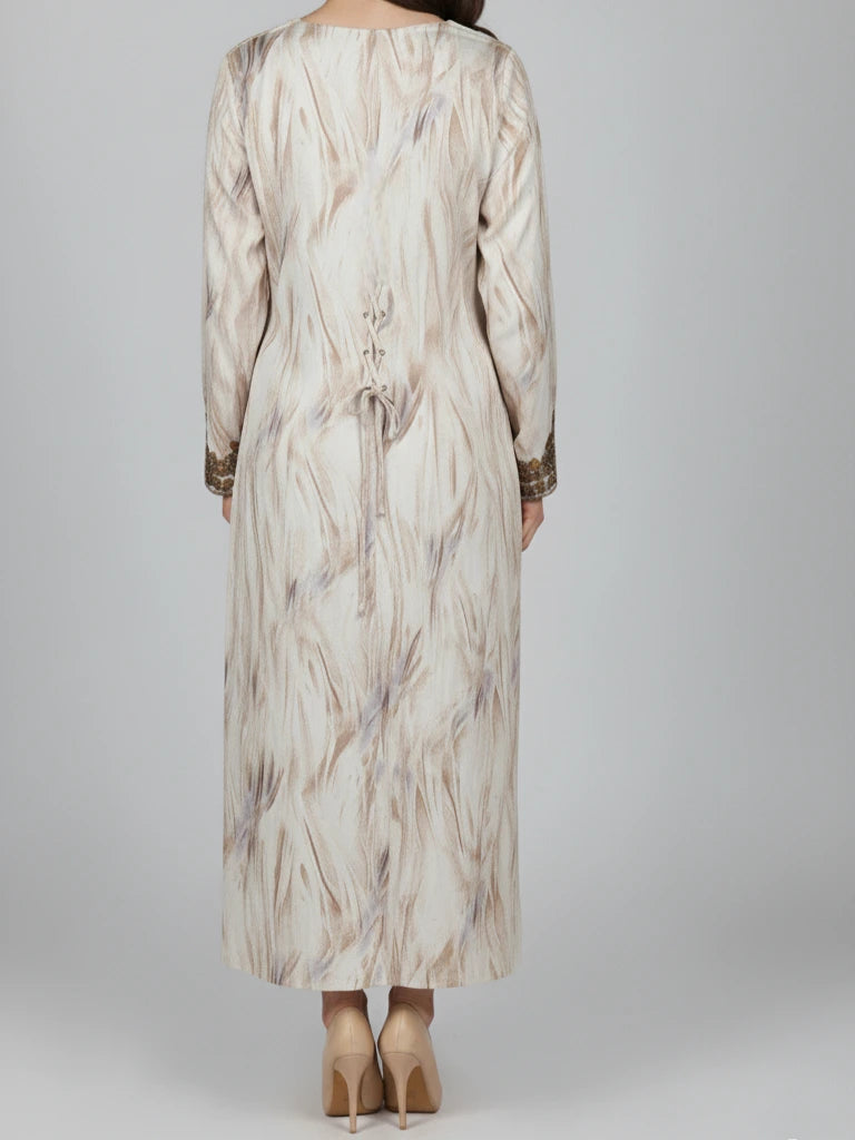 Snygga festkläder dam – lång kaftan i silk med elegant passform och broderi
(Keywords: snygga festkläder dam, lång kaftan, festkläder dam, kaftanklänning)