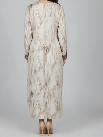 Snygga festkläder dam – lång kaftan i silk med elegant passform och broderi
(Keywords: snygga festkläder dam, lång kaftan, festkläder dam, kaftanklänning)