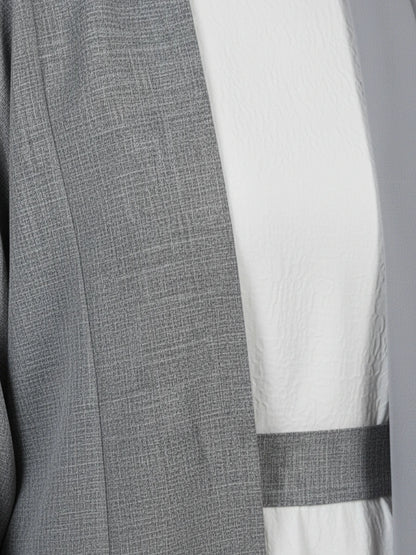 Elegant grey abaya set with belt and white inner dress – modern modest fashion, Muslim wear available online in Sweden, Norway, and Denmark.