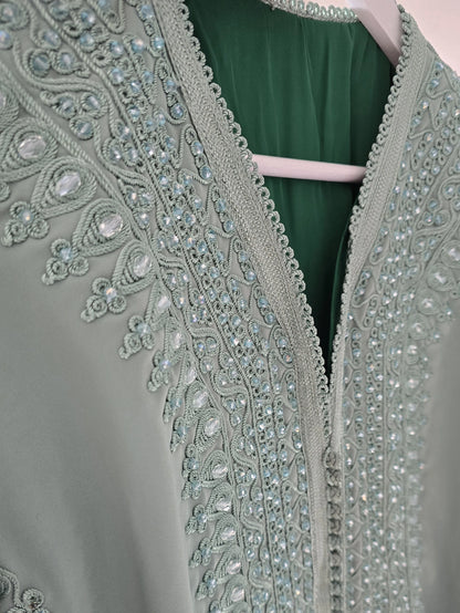 قفطان وتكشيطة مغربية