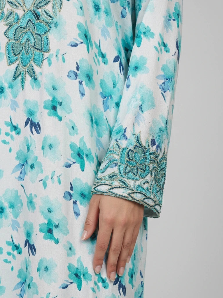 Traditionell emiratisk Mukhawar klänning med broderi för Eid och Ramadan