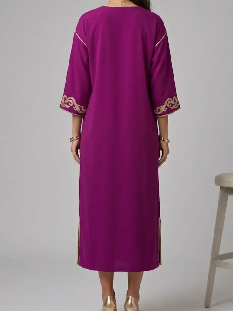 Traditionell marockansk jalabiyah jellaba med guldbrodyr för fest och sammankomster