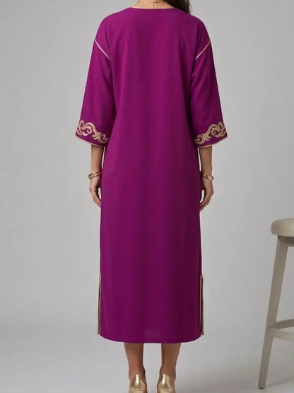 Traditionell marockansk jalabiyah jellaba med guldbrodyr för fest och sammankomster