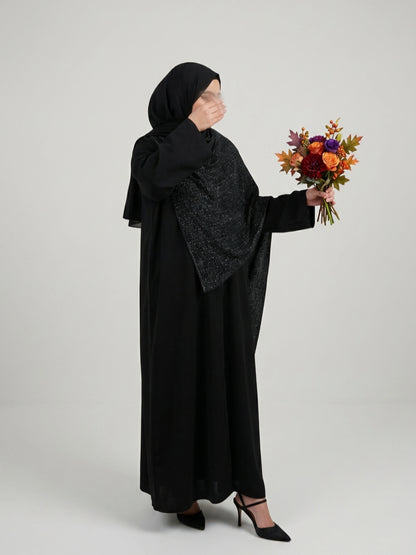 Elegant svart öppen abaya tillverkad i Dubai med matchande hijab