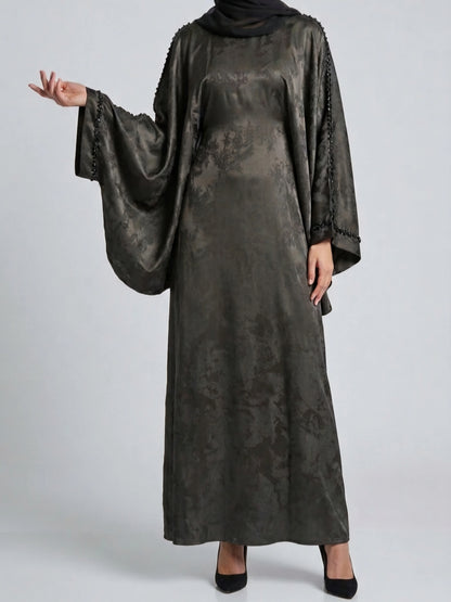 Lyxig butterfly-abaya med vackert broderi i mjukt Jacquard Satin Blend-tyg för kvinnor i Sverige