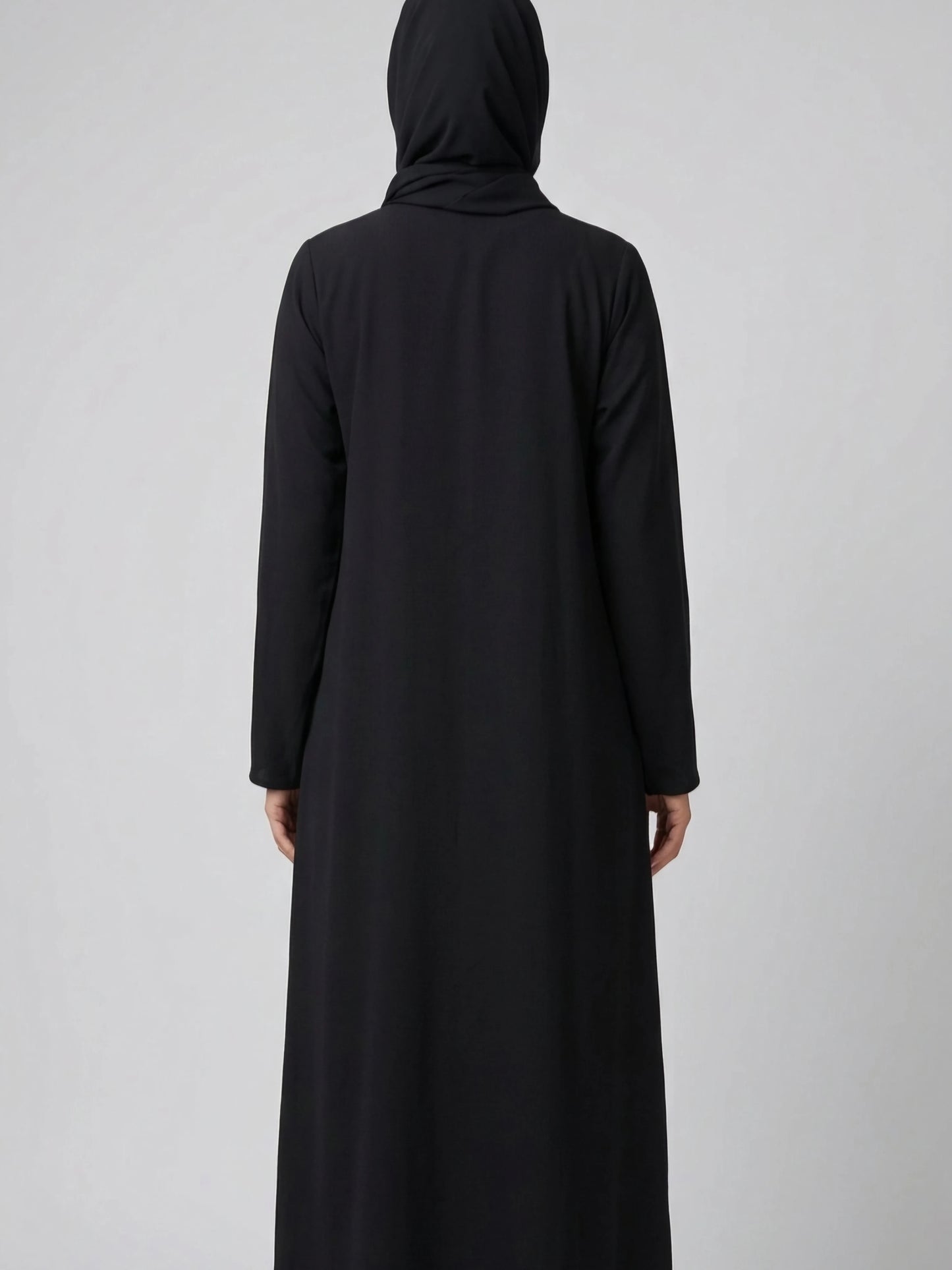 Svart Dubai-abaya i premium crêpe med stenbroderi framtill