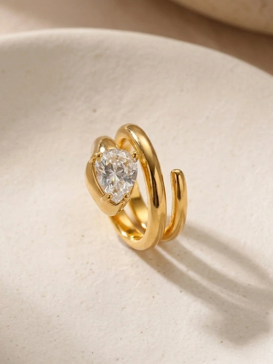 Elegant guldpläterad ring med zirkonsten – vattentåligt smycke