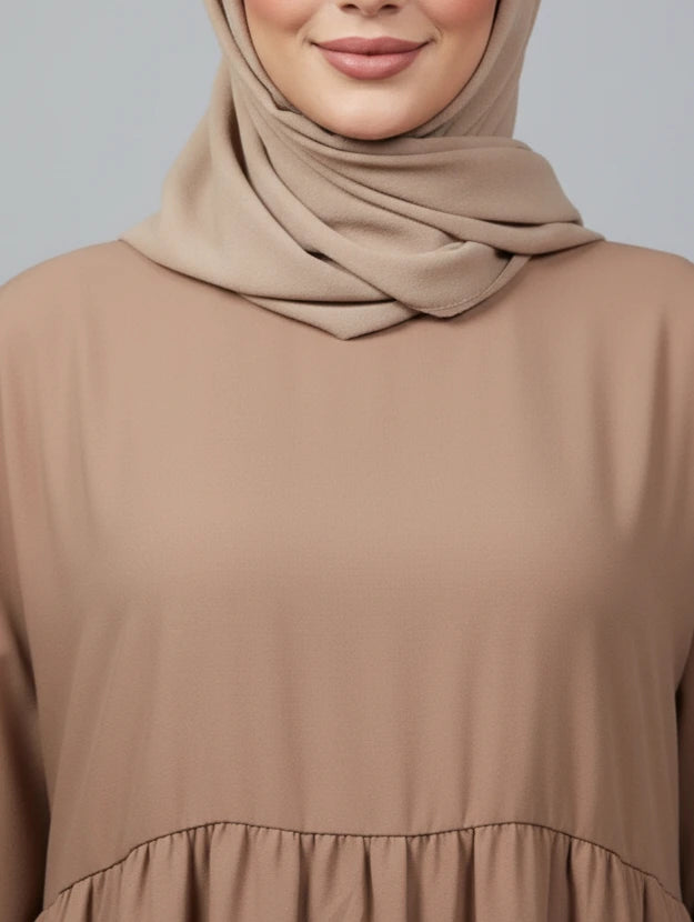 Luxury Dubai-fabric brown closed abaya dress featuring a loose fit for modest fashion. A stylish Eid & Ramadan abaya and top choice among nice abayas in Sweden, Norway, and Denmark.