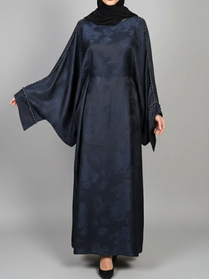 Modern farasha-abaya med dolt midjebälte och elegant flytande passform