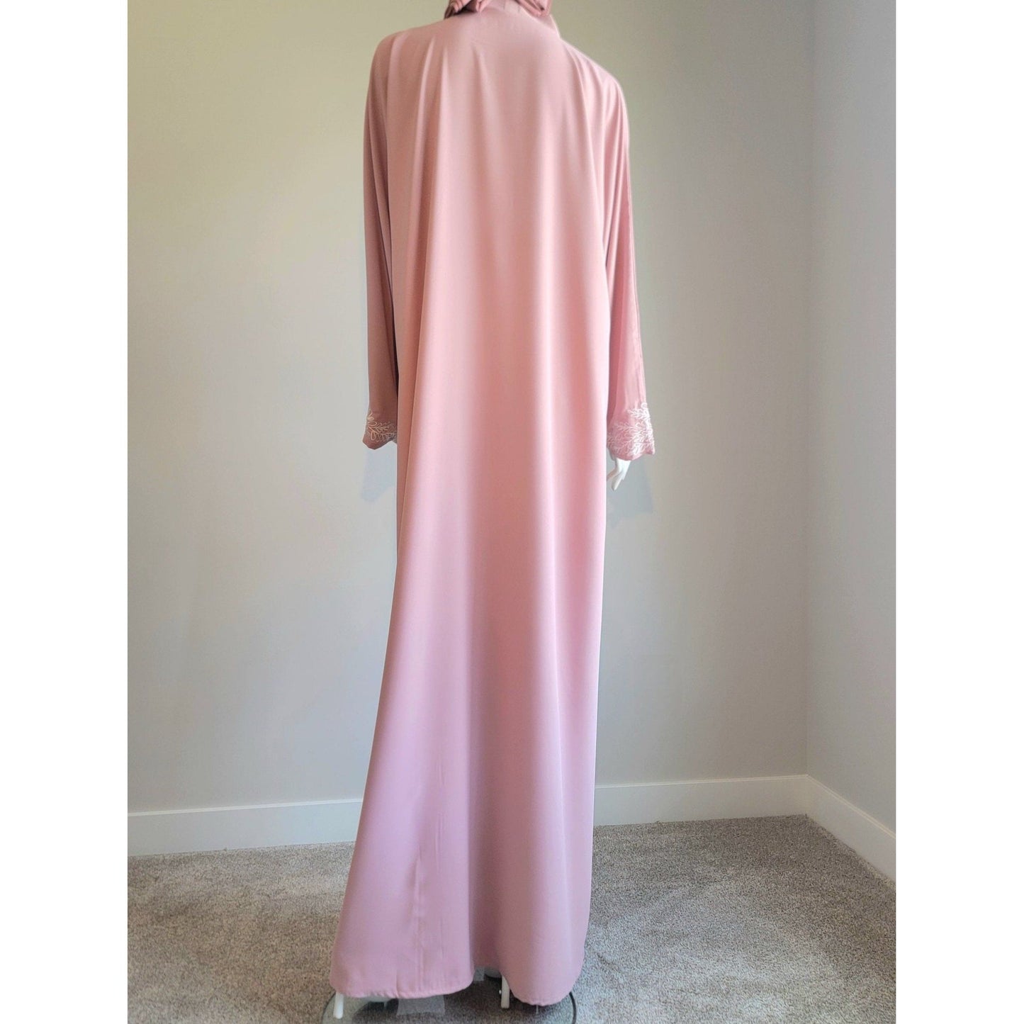 Long Islamic wear in closed abaya form for Muslimah women